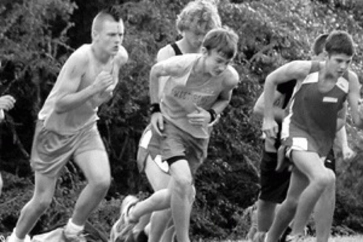 Runners compete at Newport's Three-Course - The New Era