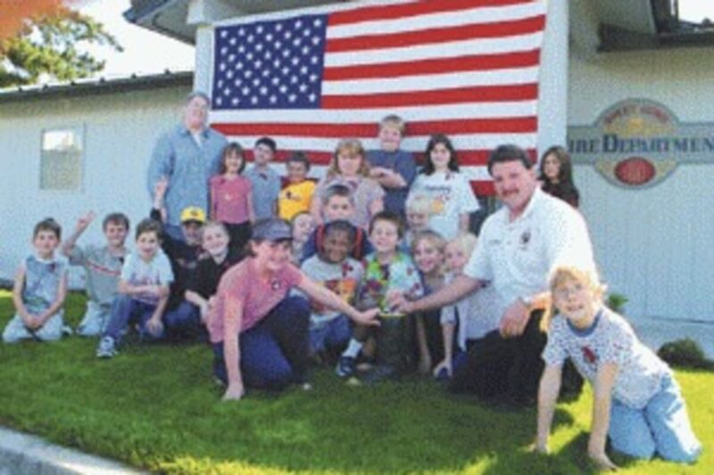 Oak Heights students pitch in - The New Era