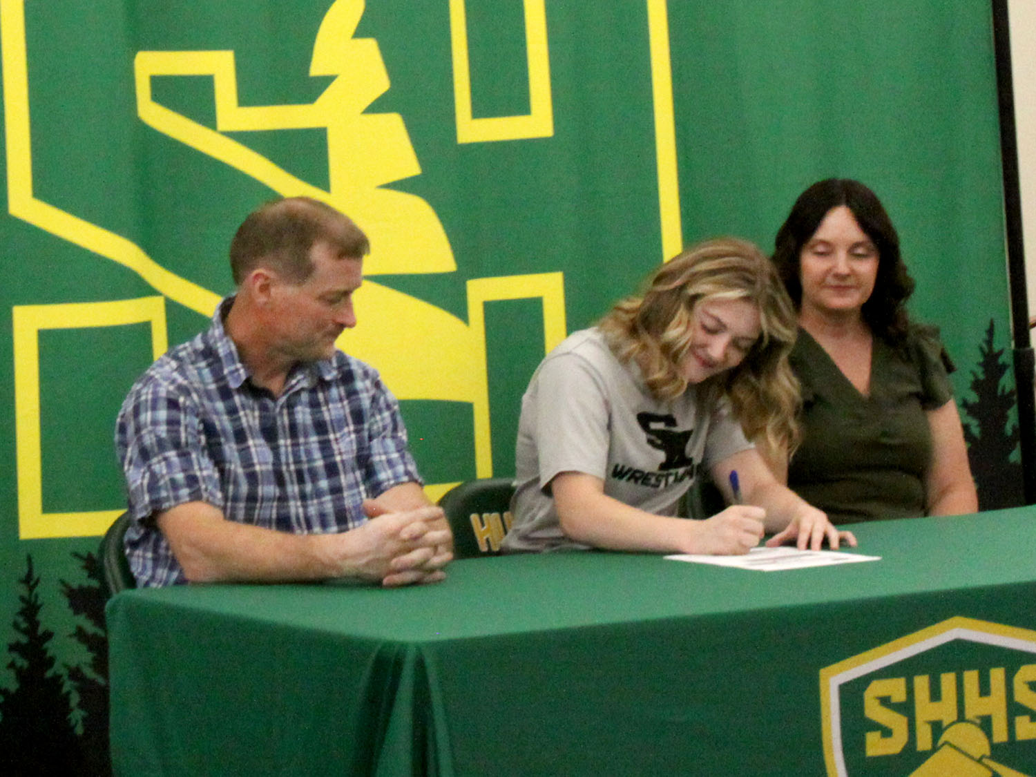 Bailey Reeves Oregon SH's Bailey Chafin commits to wrestle at Southwestern Oregon - The New Era